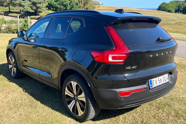 Sort Volvo XC40 fra 2023