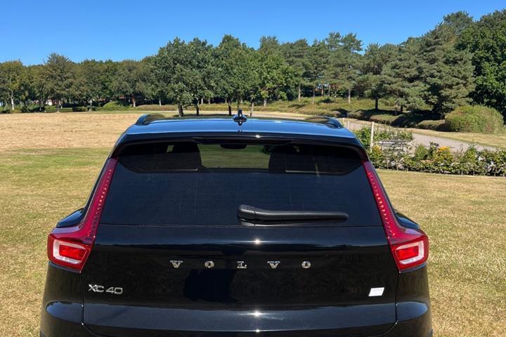 Sort Volvo XC40 fra 2023
