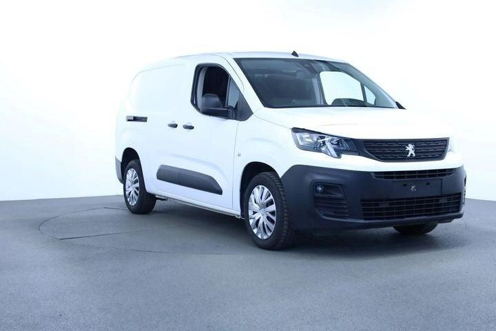 Hvid Peugeot Partner fra 2021