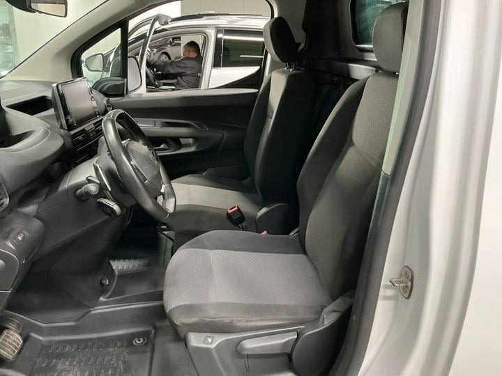 Hvid Peugeot Partner fra 2021