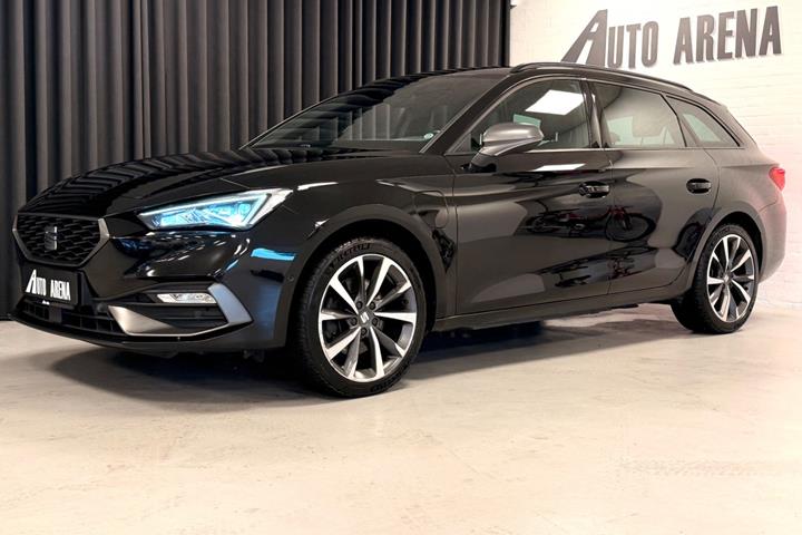 Sort Seat Leon fra 2021 set udefra