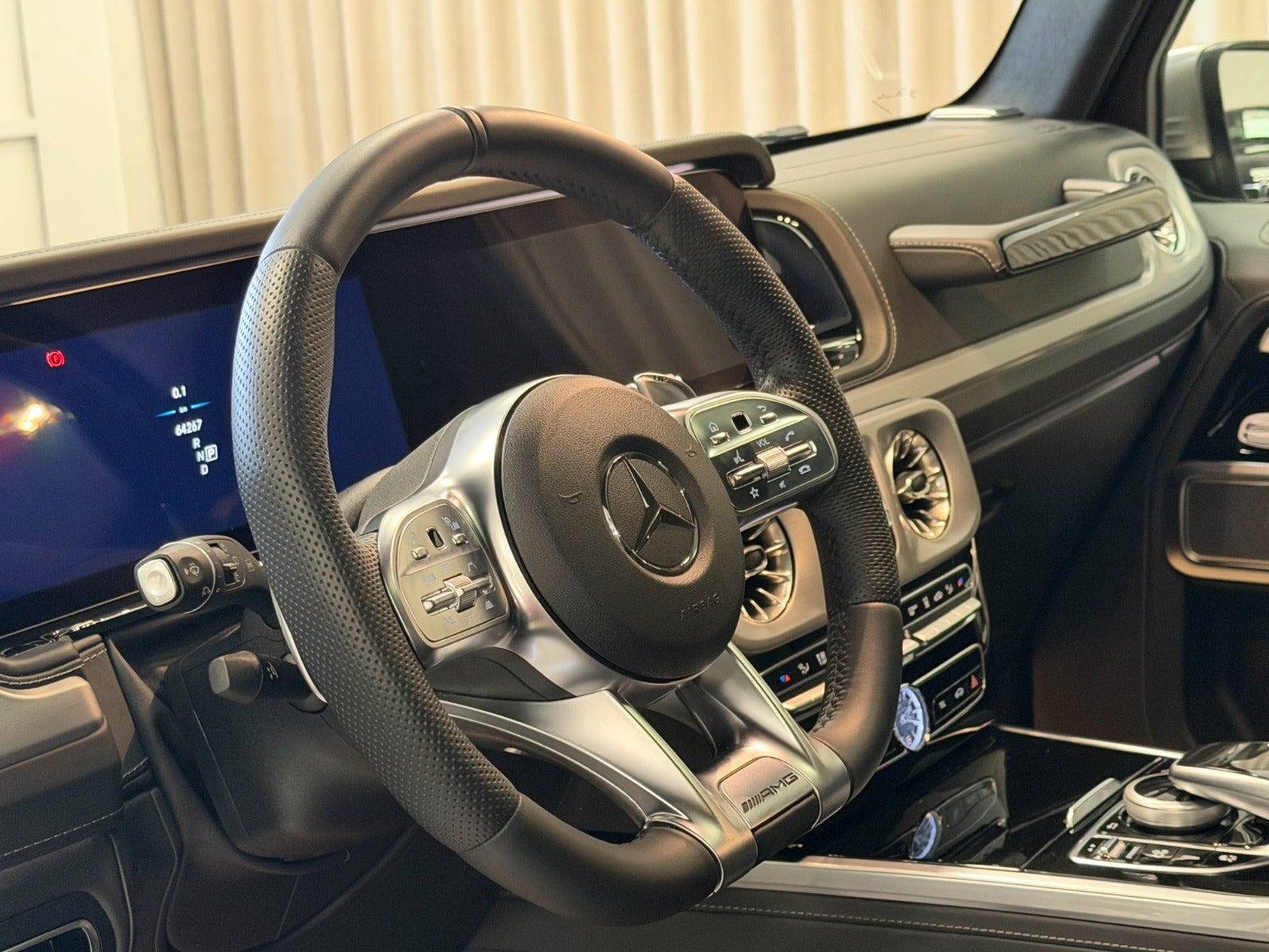 Grå Mercedes G63 fra 2020