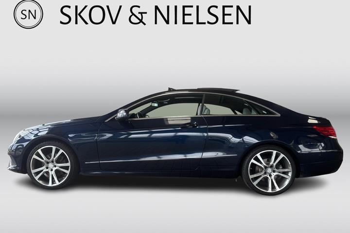Blå Mercedes E350 fra 2013