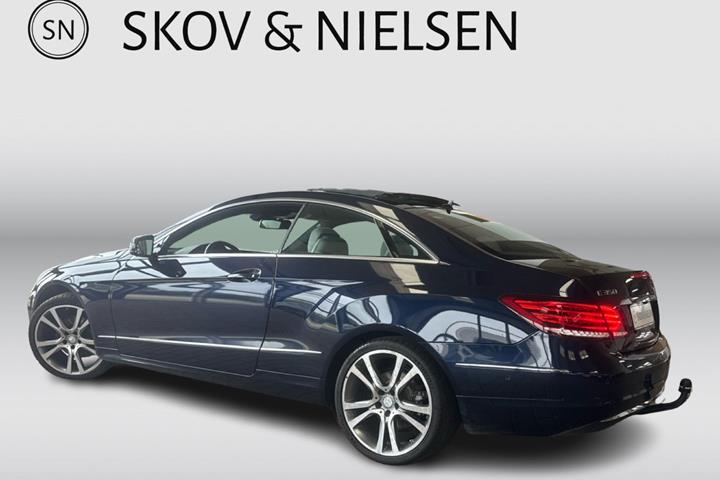 Blå Mercedes E350 fra 2013
