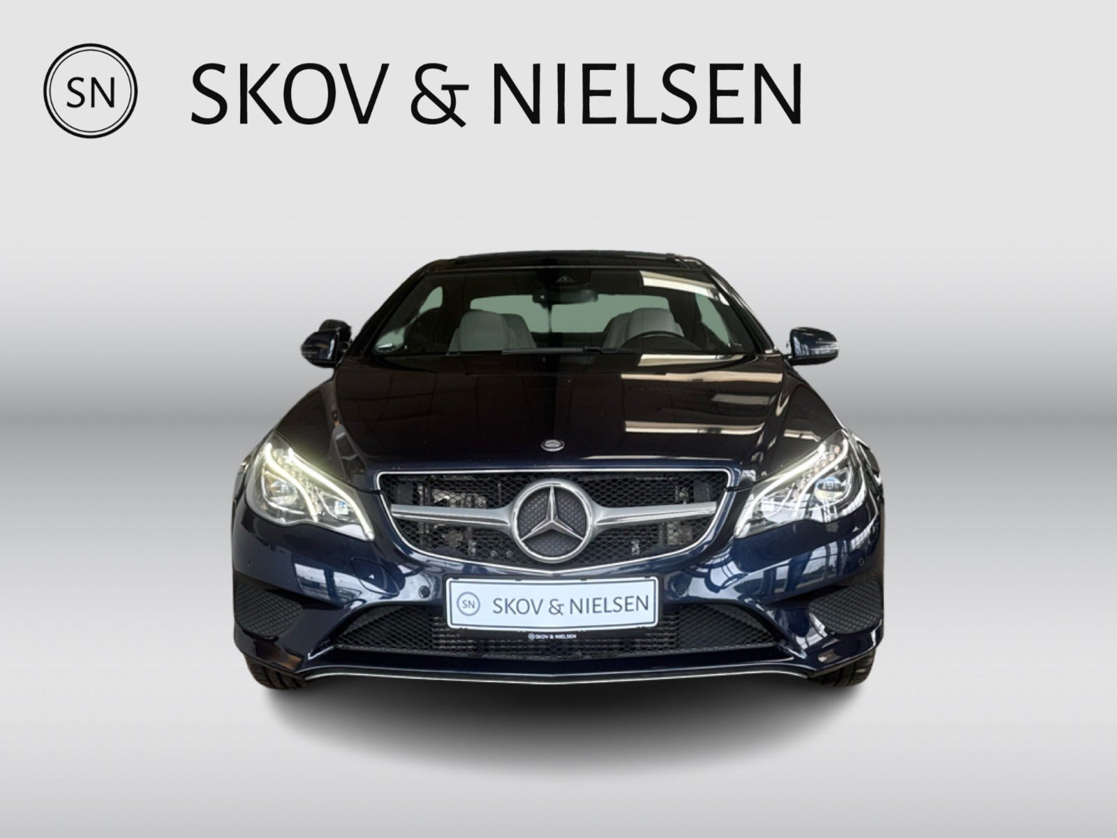 Blå Mercedes E350 fra 2013