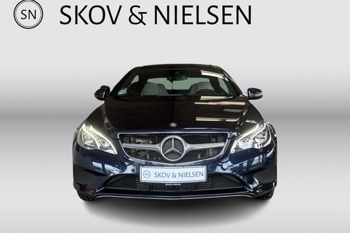 Blå Mercedes E350 fra 2013