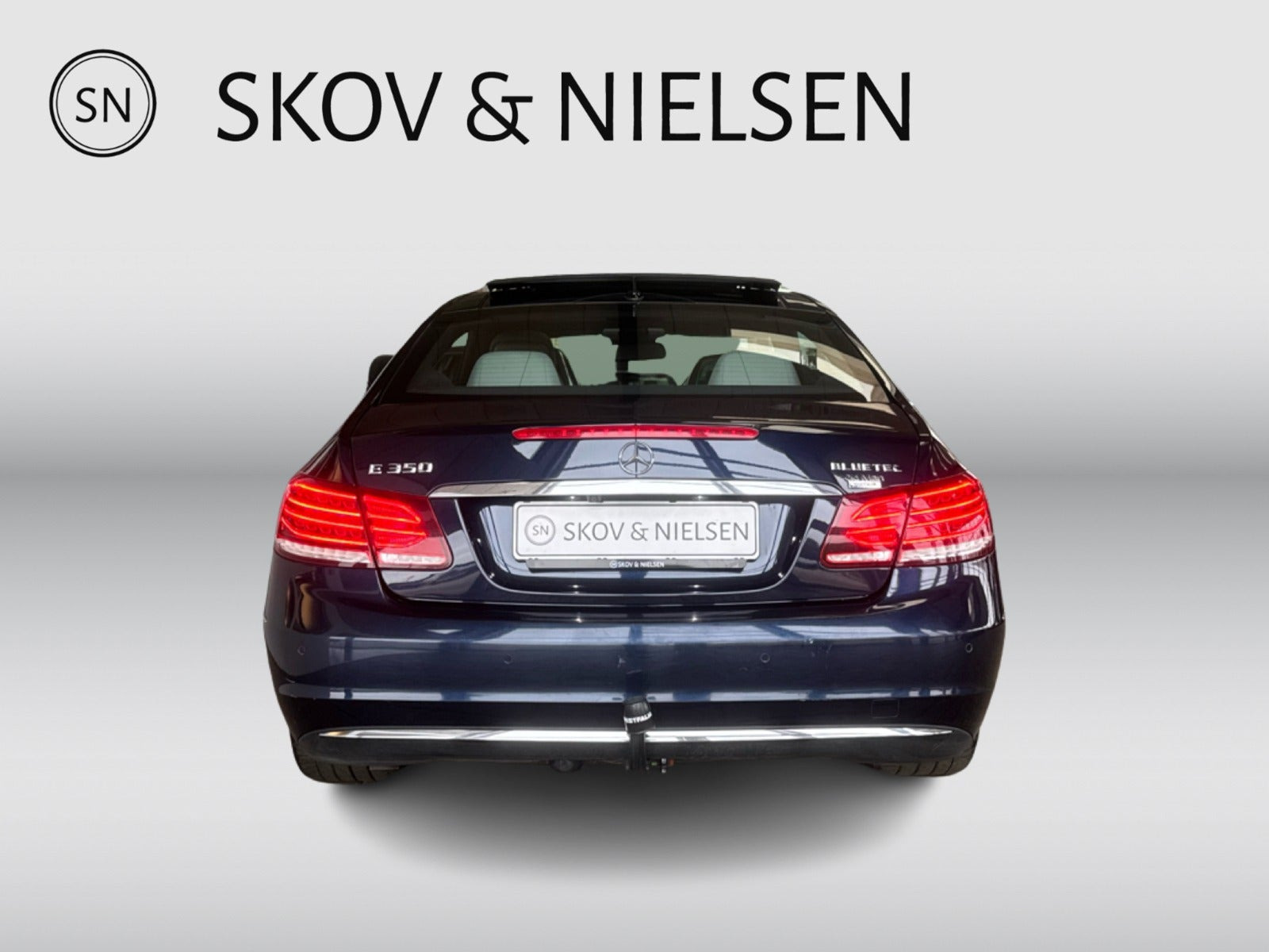 Blå Mercedes E350 fra 2013