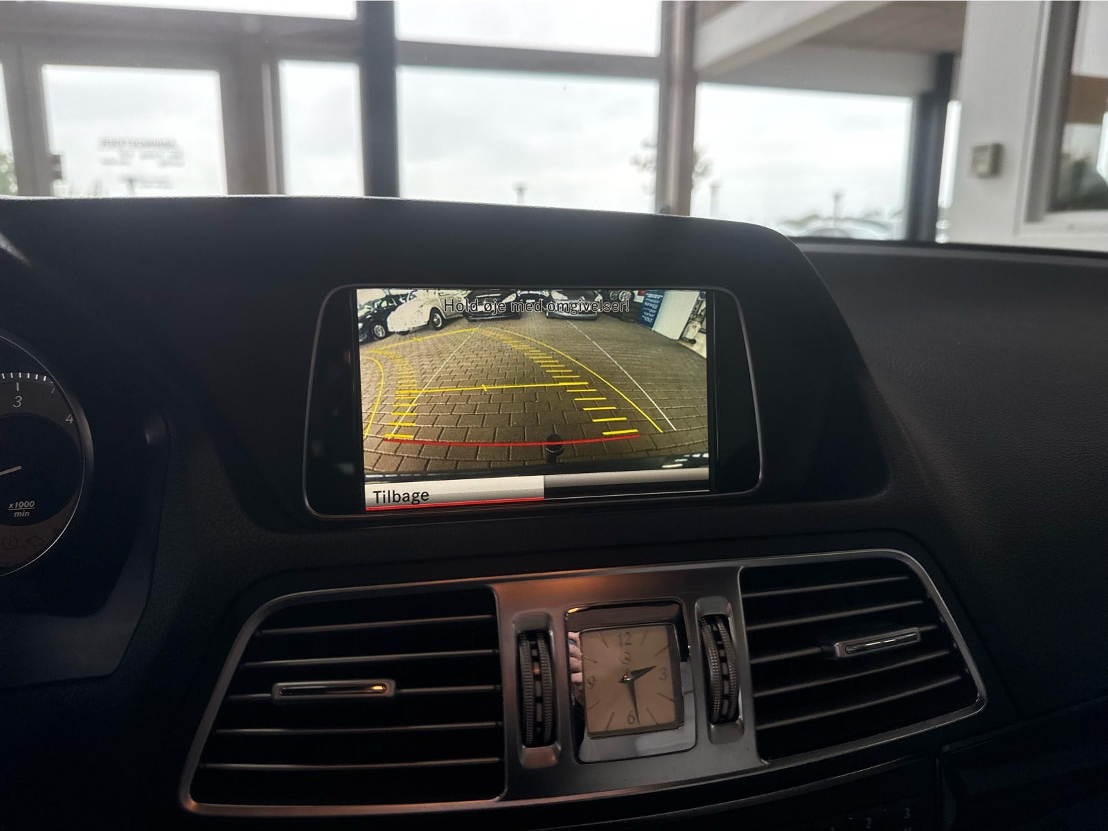 Blå Mercedes E350 fra 2013