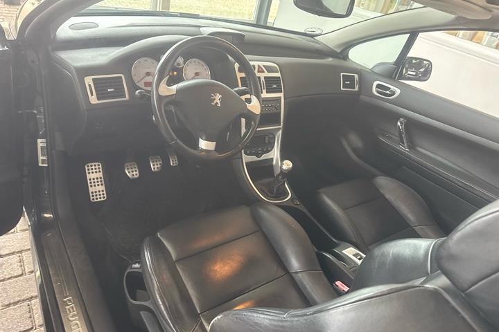Sort Peugeot 307 fra 2005
