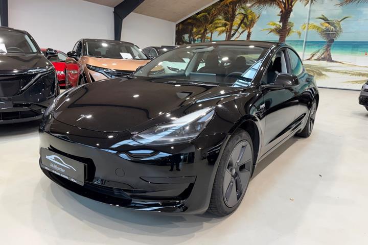Sort Tesla Model 3 fra 2021