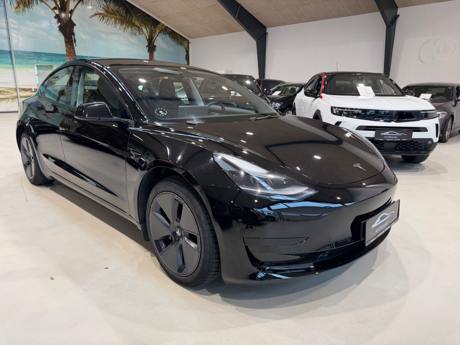 Sort Tesla Model 3 fra 2021