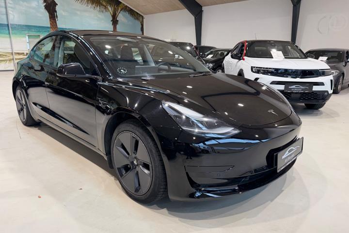 Sort Tesla Model 3 fra 2021