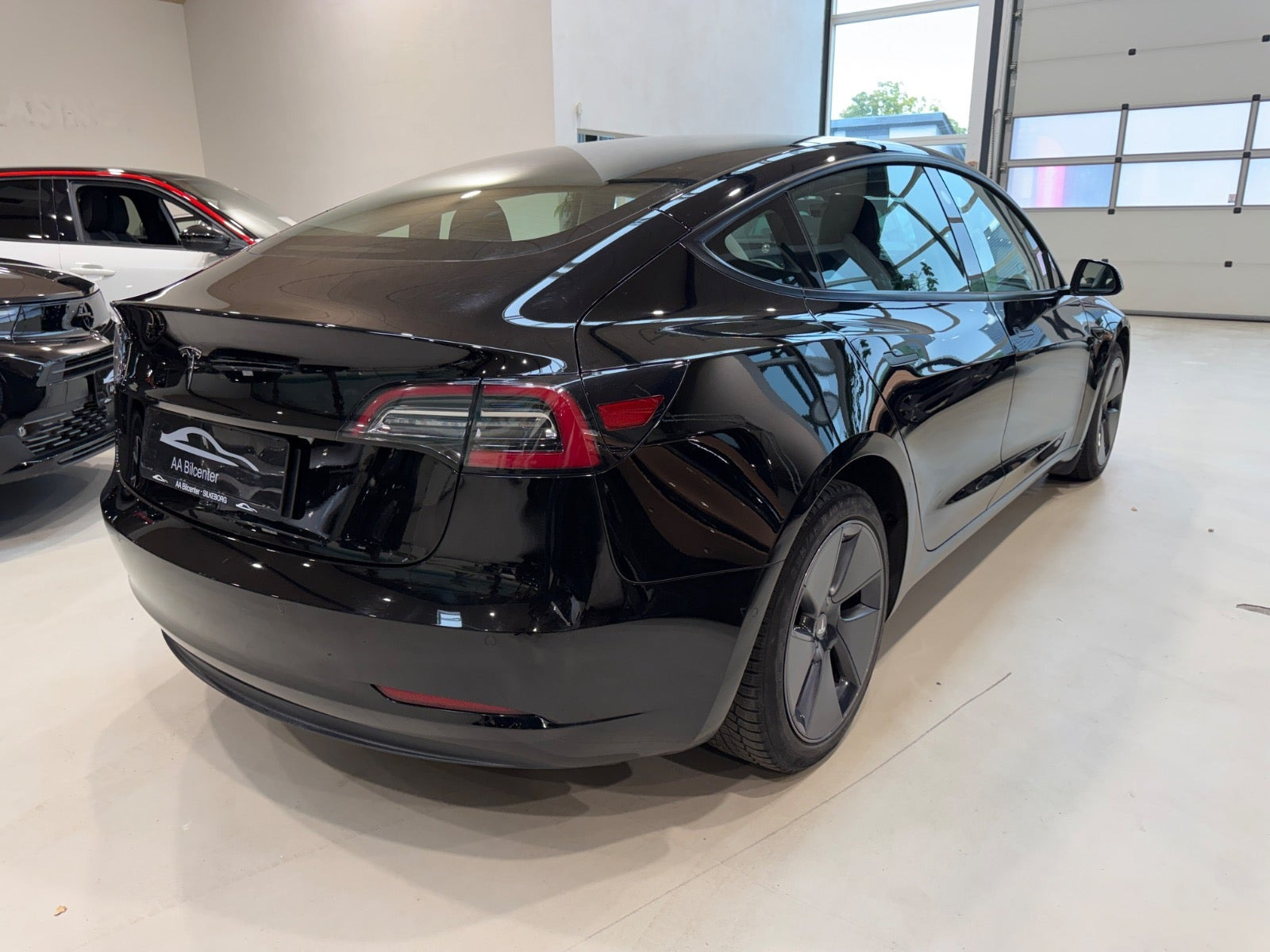 Sort Tesla Model 3 fra 2021