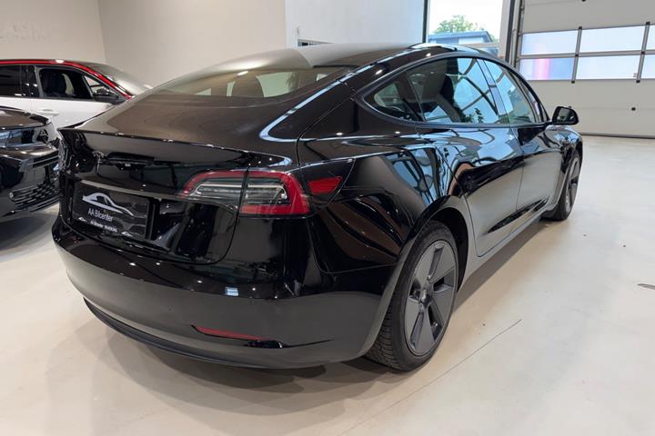 Sort Tesla Model 3 fra 2021