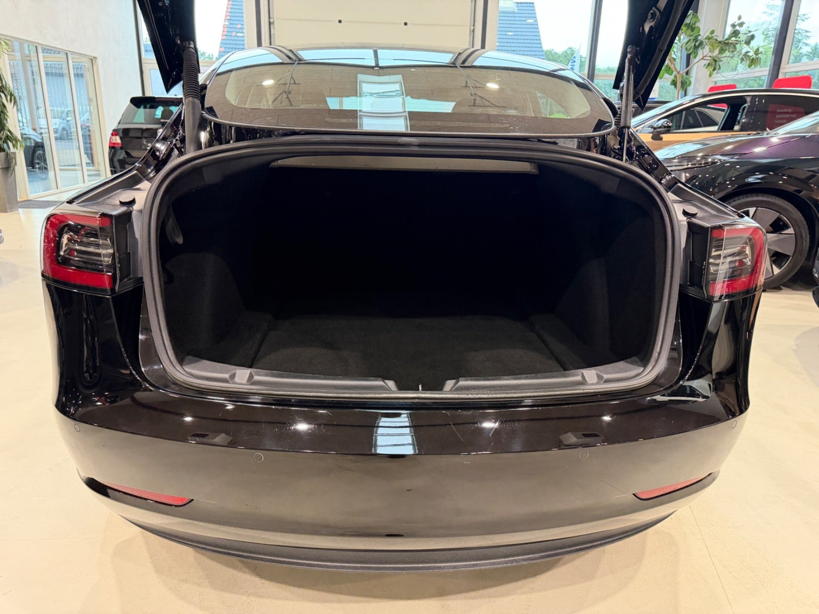 Sort Tesla Model 3 fra 2021