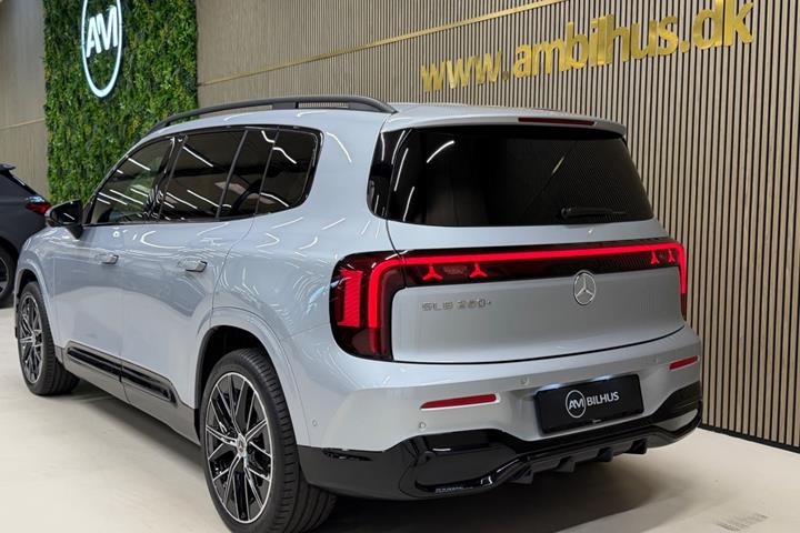 Sølv Mercedes GLB250+ fra 2026