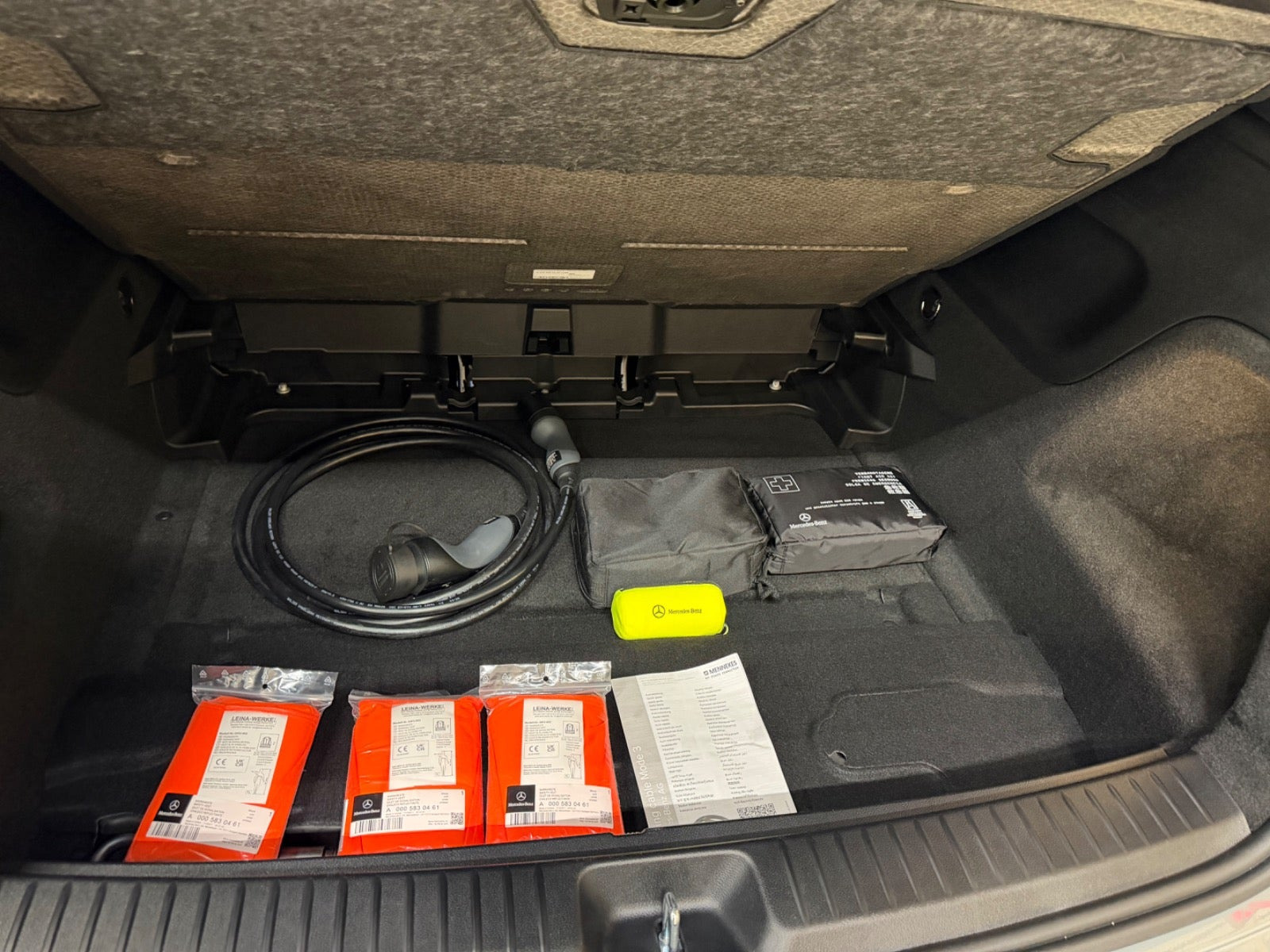 Sølv Mercedes GLB250+ fra 2026