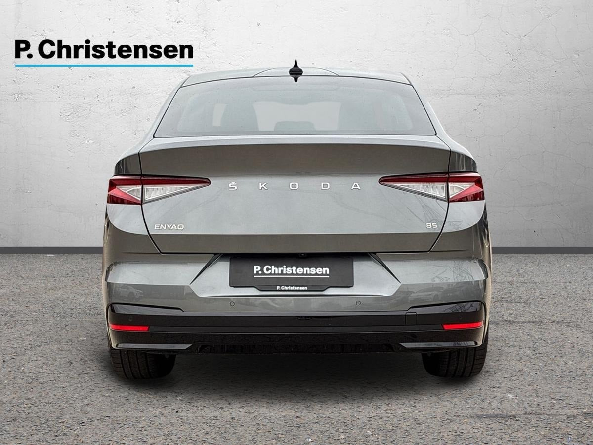 Grå Skoda Enyaq fra 2024
