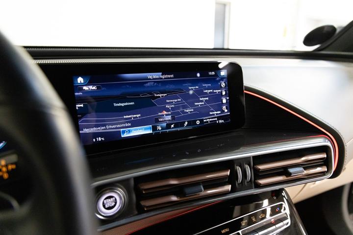 Grå Mercedes EQC400 fra 2021