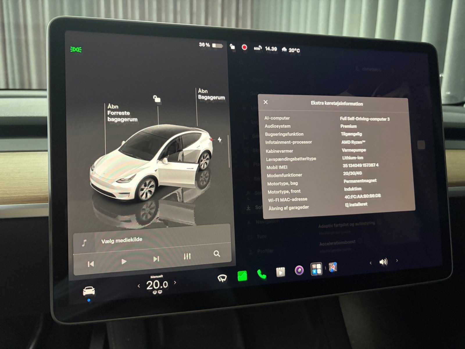 Hvid Tesla Model Y fra 2023
