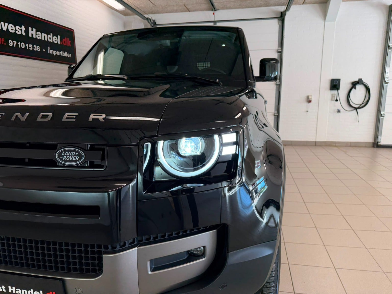 Sort Land Rover Defender 110 fra 2026