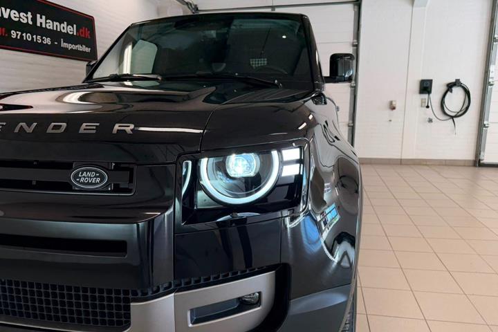 Sort Land Rover Defender 110 fra 2026