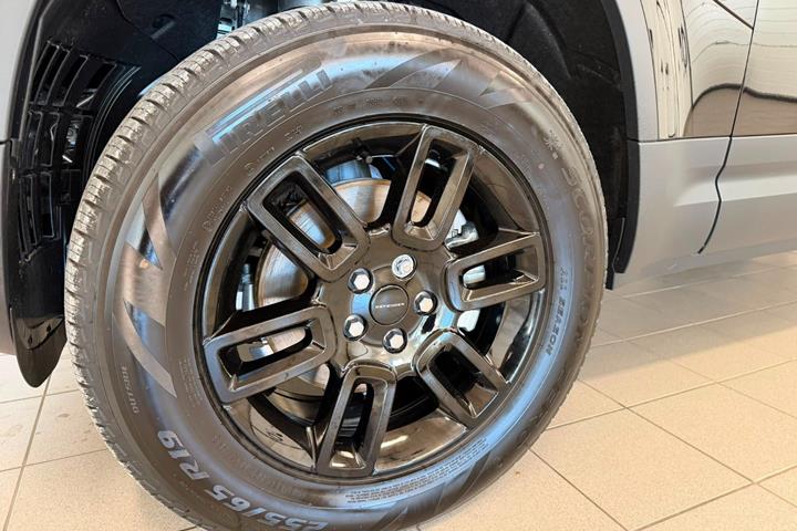 Sort Land Rover Defender 110 fra 2026