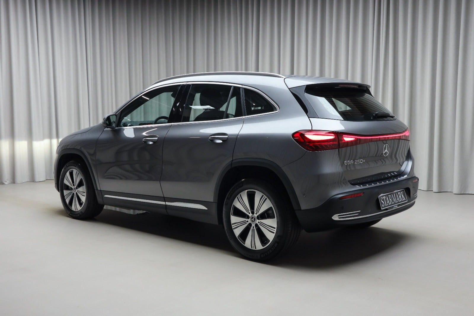 Grå Mercedes EQA250+ fra 2026