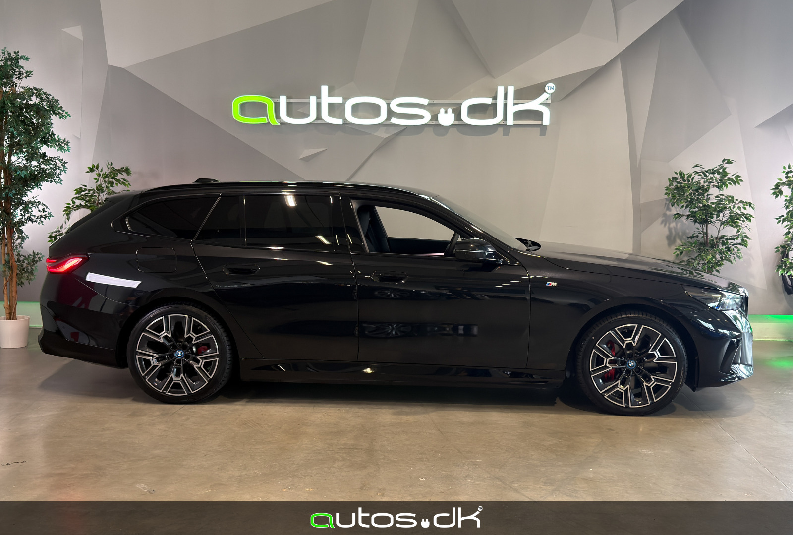 Sort BMW i5 fra 2025