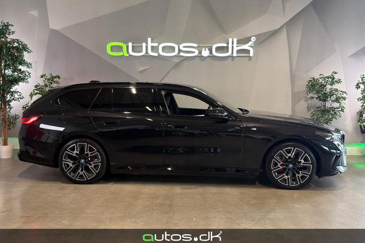 Sort BMW i5 fra 2025