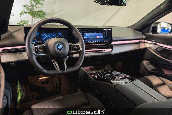 Sort BMW i5 fra 2025