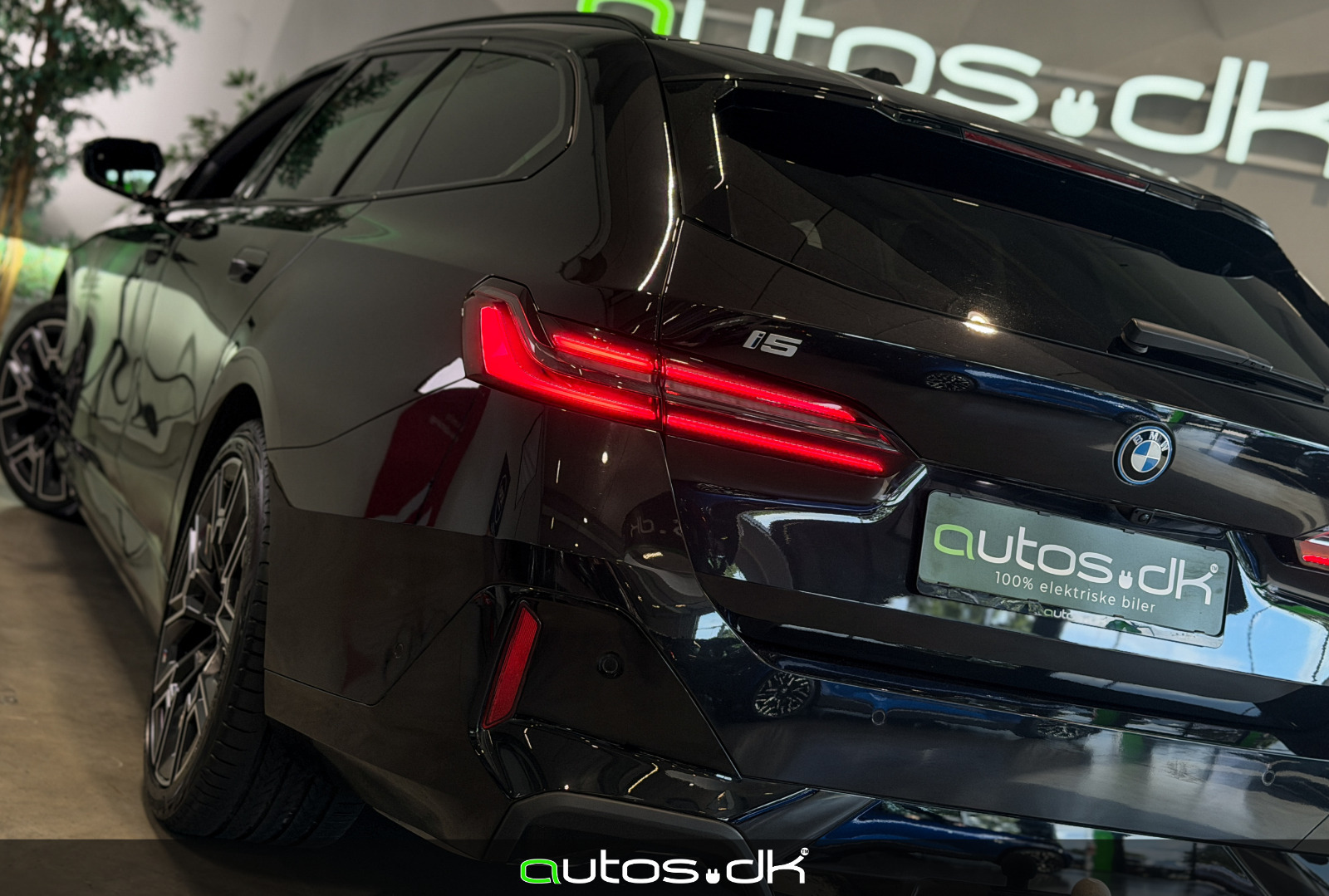 Sort BMW i5 fra 2025