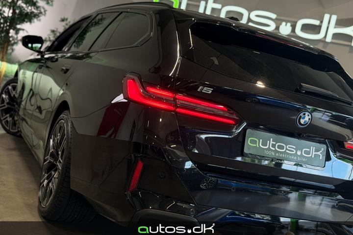Sort BMW i5 fra 2025