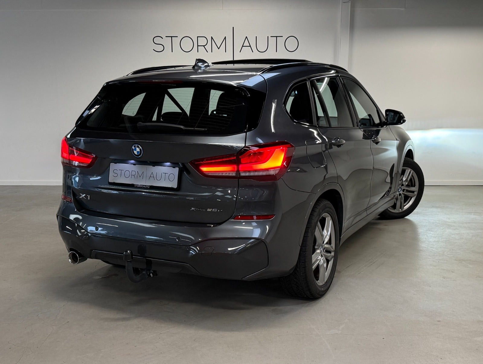Grå BMW X1 fra 2022