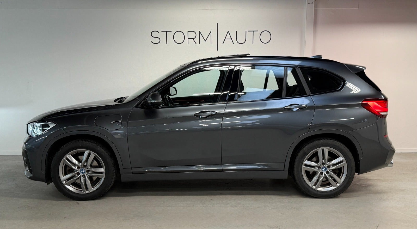 Grå BMW X1 fra 2022