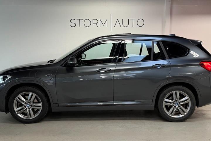 Grå BMW X1 fra 2022