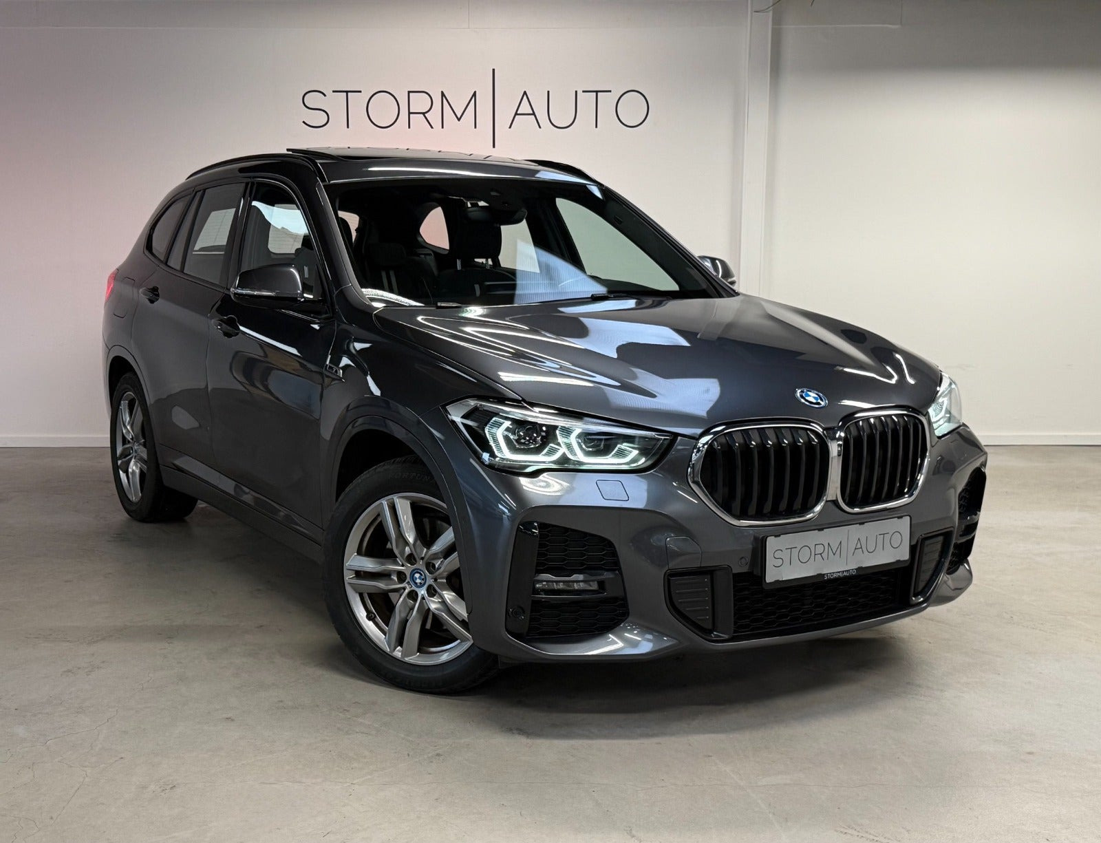 Grå BMW X1 fra 2022
