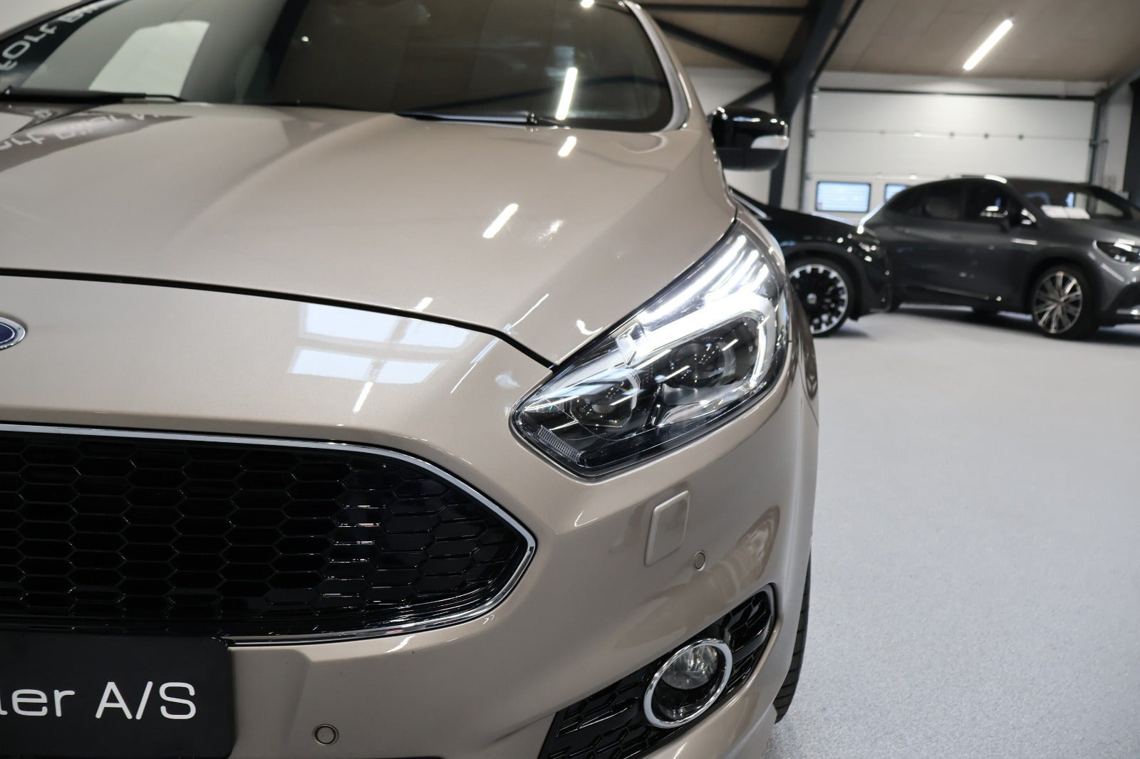 Orange Ford S-MAX fra 2019