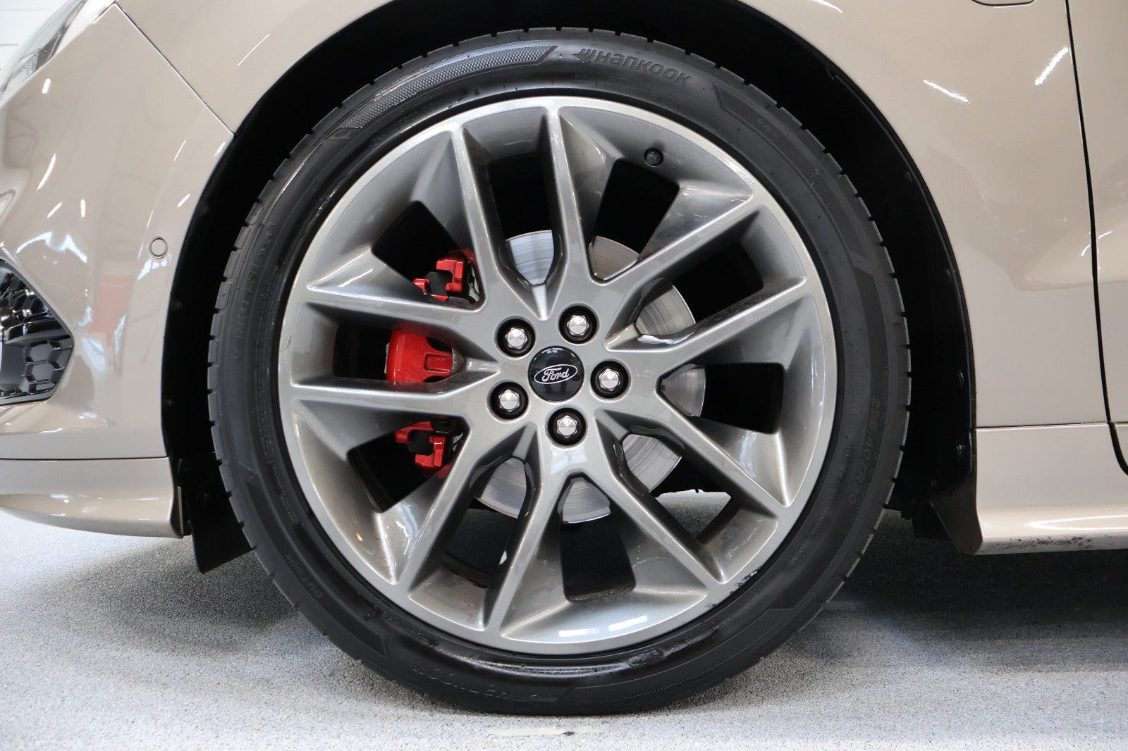 Orange Ford S-MAX fra 2019