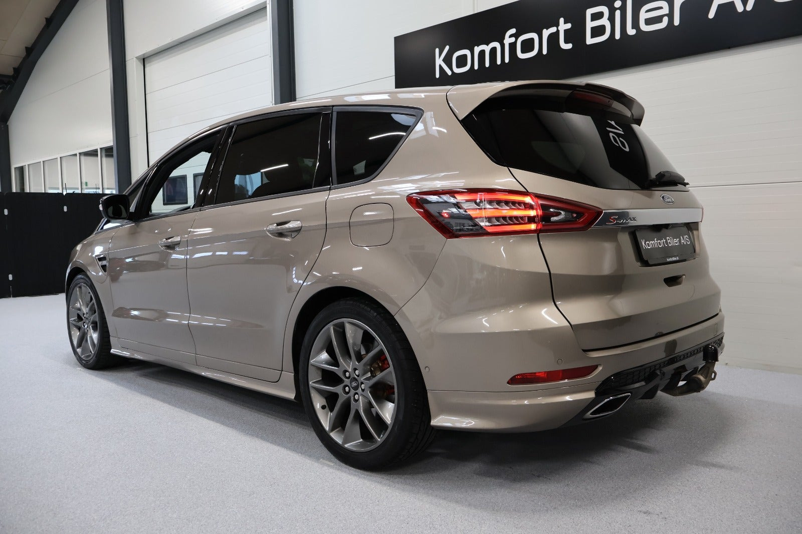 Orange Ford S-MAX fra 2019