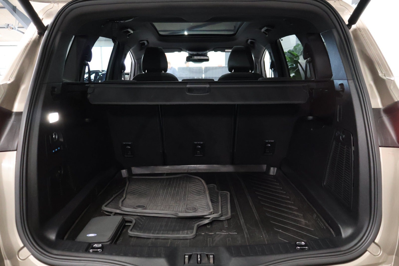 Orange Ford S-MAX fra 2019