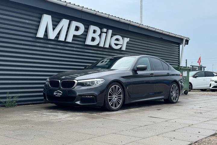 Grå BMW 530e fra 2018