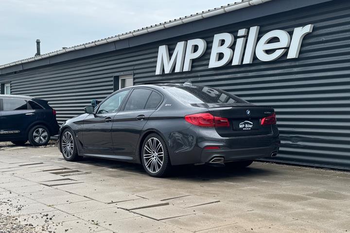 Grå BMW 530e fra 2018