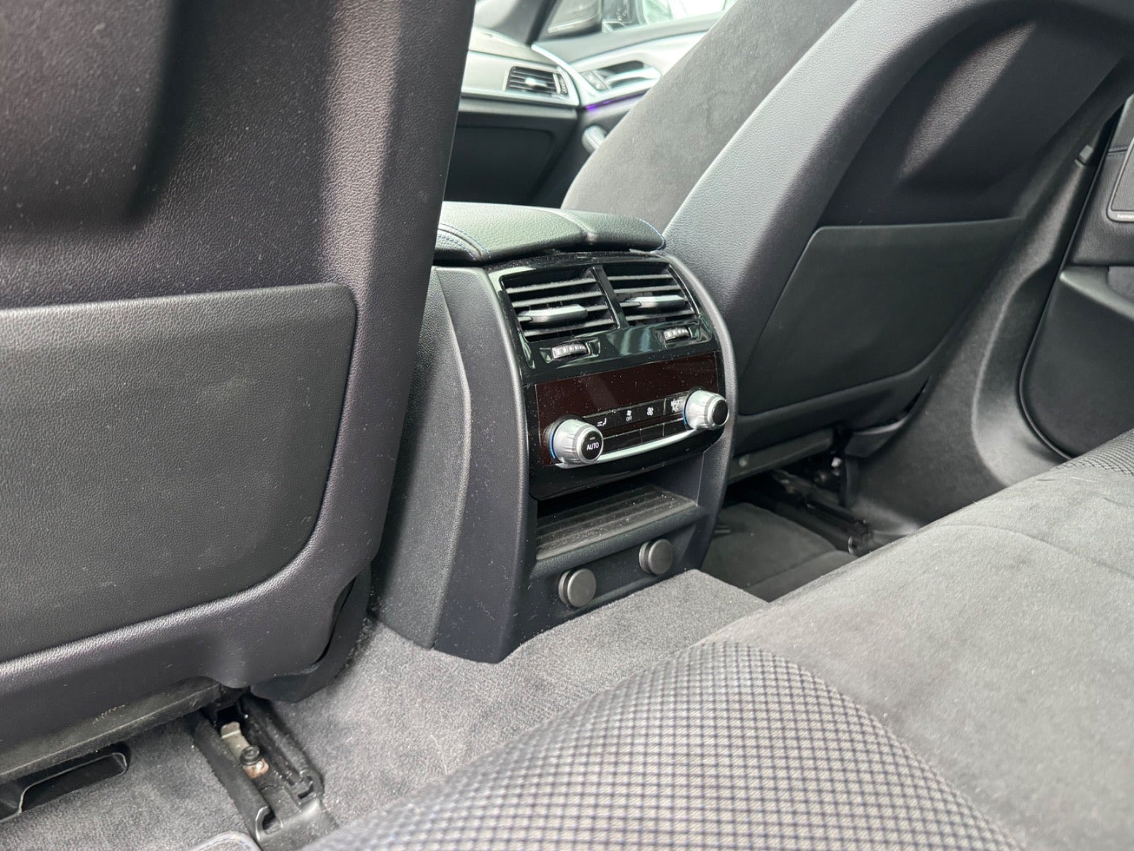 Grå BMW 530e fra 2018