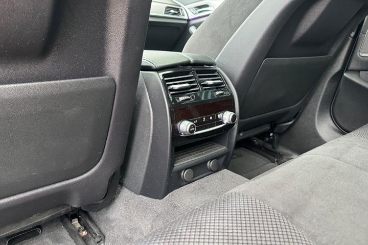 Grå BMW 530e fra 2018