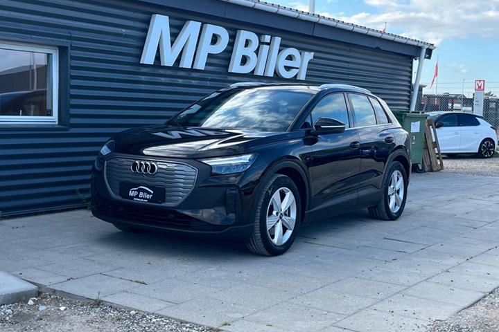 Sort Audi Q4 e-tron fra 2022 set udefra