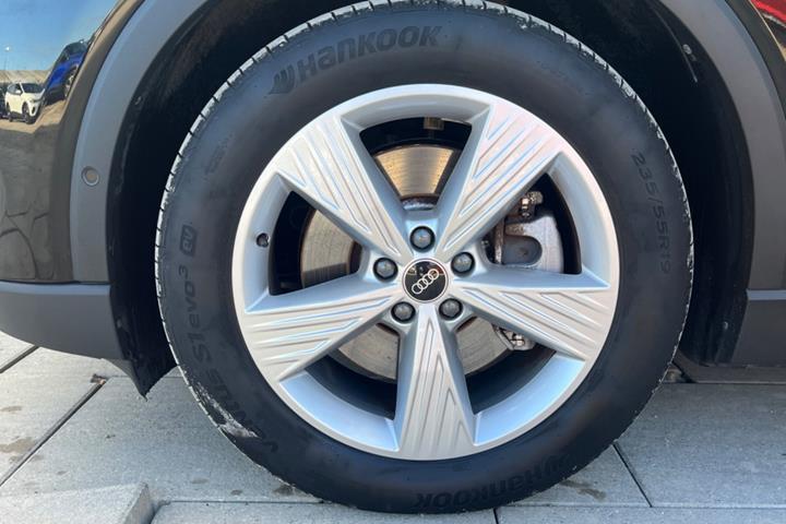 Sort Audi Q4 e-tron fra 2022