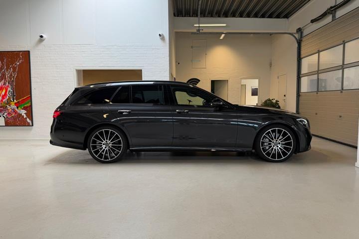 Grå Mercedes E53 fra 2022