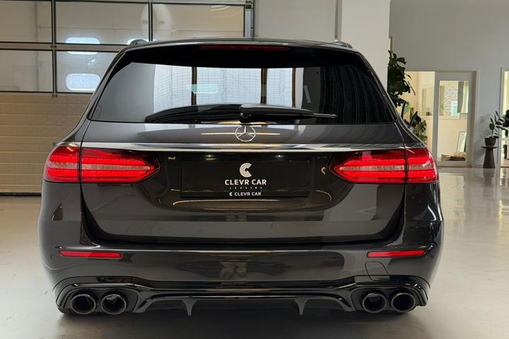 Grå Mercedes E53 fra 2022