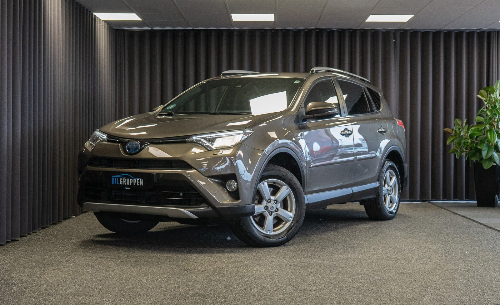 Bronze Toyota RAV4 fra 2016